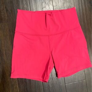 Lululemon Wunder Train short. 6” size 6